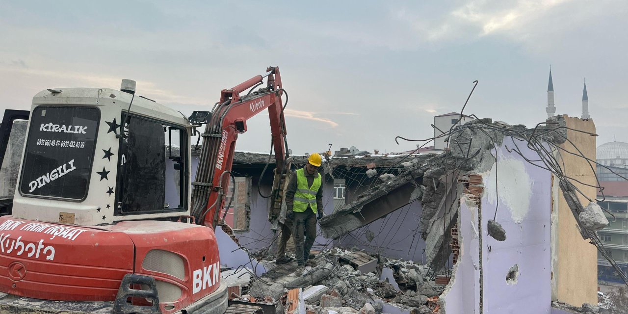 Iğdır'da 4 Yılda 800 Metruk Bina Yıkıldı