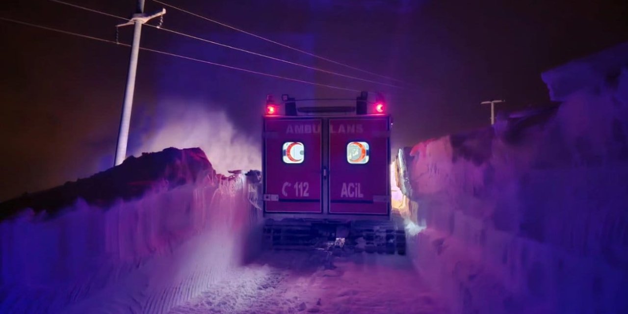 Kırsal Mahalledeki Hasta, Paletli Ambulansla Hastaneye Ulaştırıldı