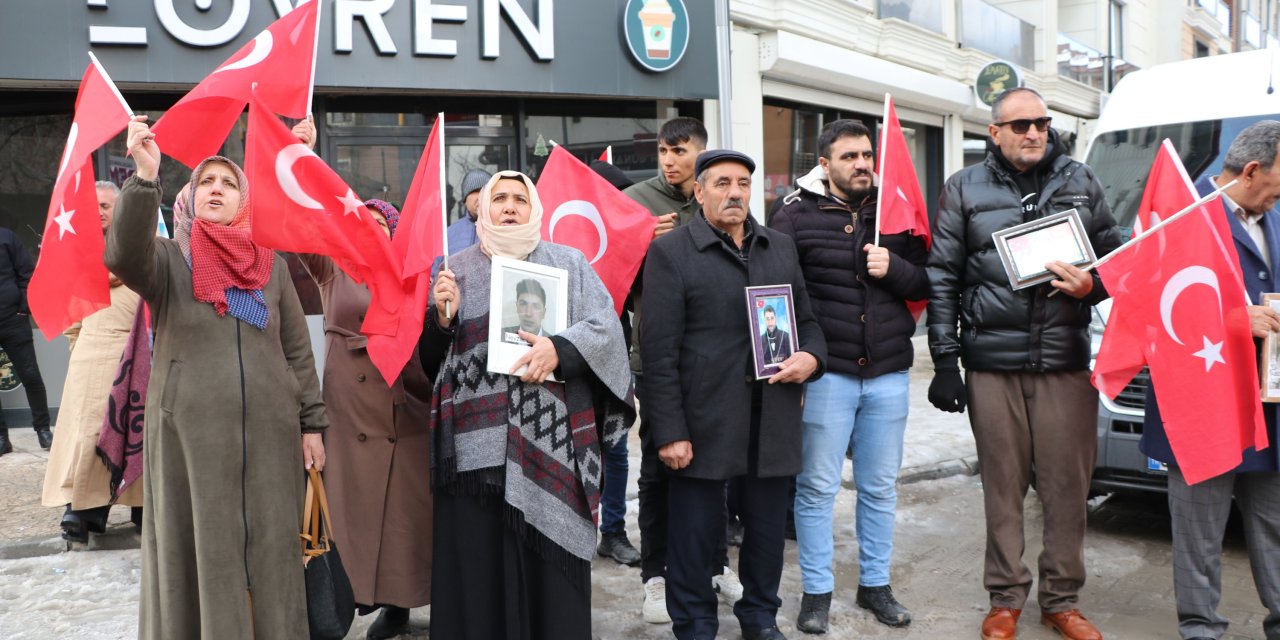 Evlat Eylemindeki Anneden Oğluna Çağrı: Bu Acının Tarifi Yok, Ne Olur Gel - Yeniden