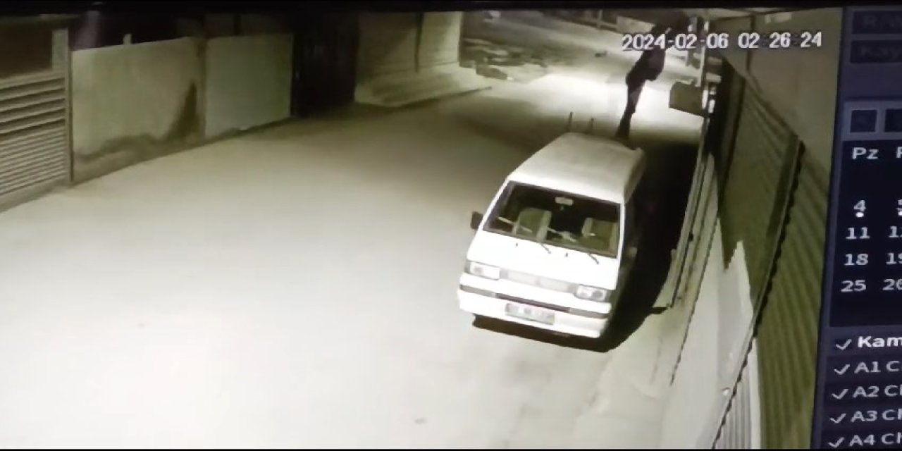 Minibüsteki Malzemeleri Çalıp, Üzerine Çıkarak Güvenlik Kamerasını Da Aldı
