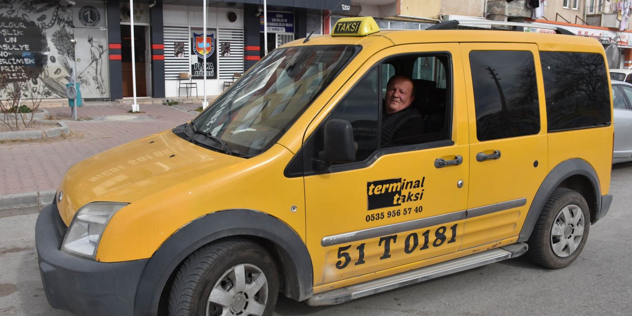 Taksisinde Unutulan 1 Milyon Lira Değerindeki Ziynet Eşyasını Sahibine Teslim Etti