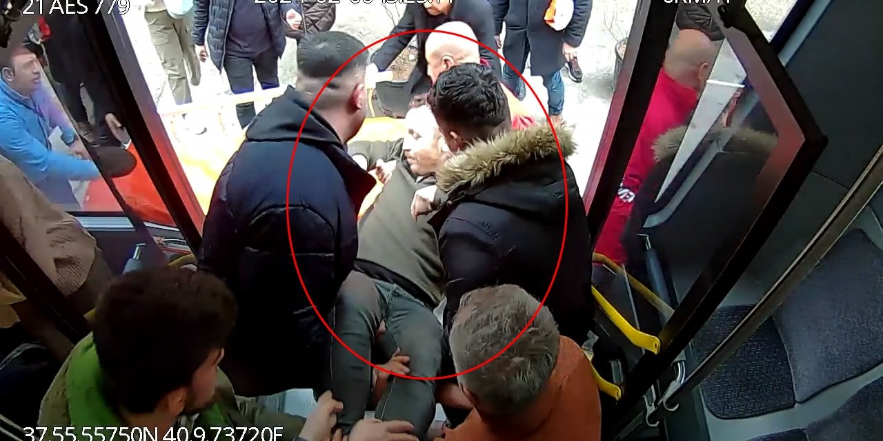 Otobüste Fenalaşan Yolcu, Hastaneye Yetiştirildi; O Anlar Kamerada