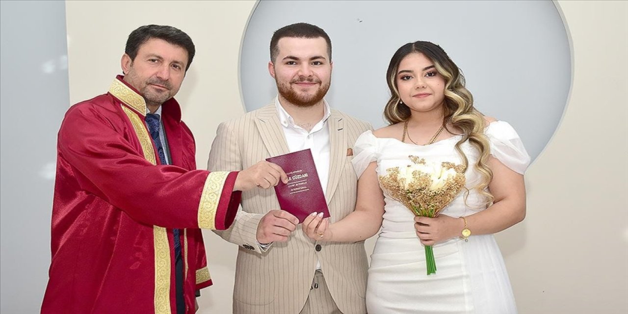 Kahramanmaraş'ta depremlerden dolayı ertelenen nikahlar kıyılıyor