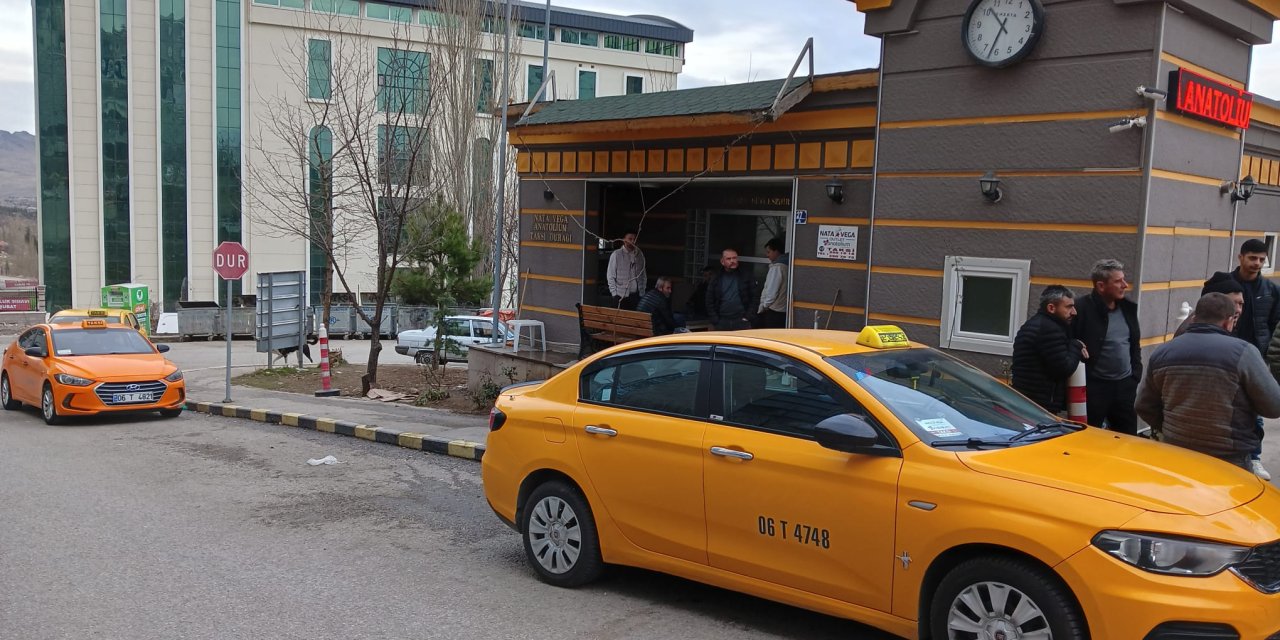 Ankara'da 'Yolcu Alma' Tartışmasında Diğer Taksi Durağını Basıp Ateş Açtı; 1 Yaralı