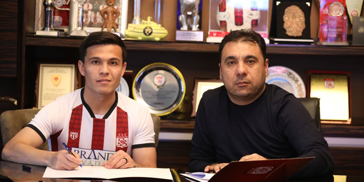 Sivasspor, Azizbek Turgunboev İle 1.5 Yıllık Sözleşme İmzaladı