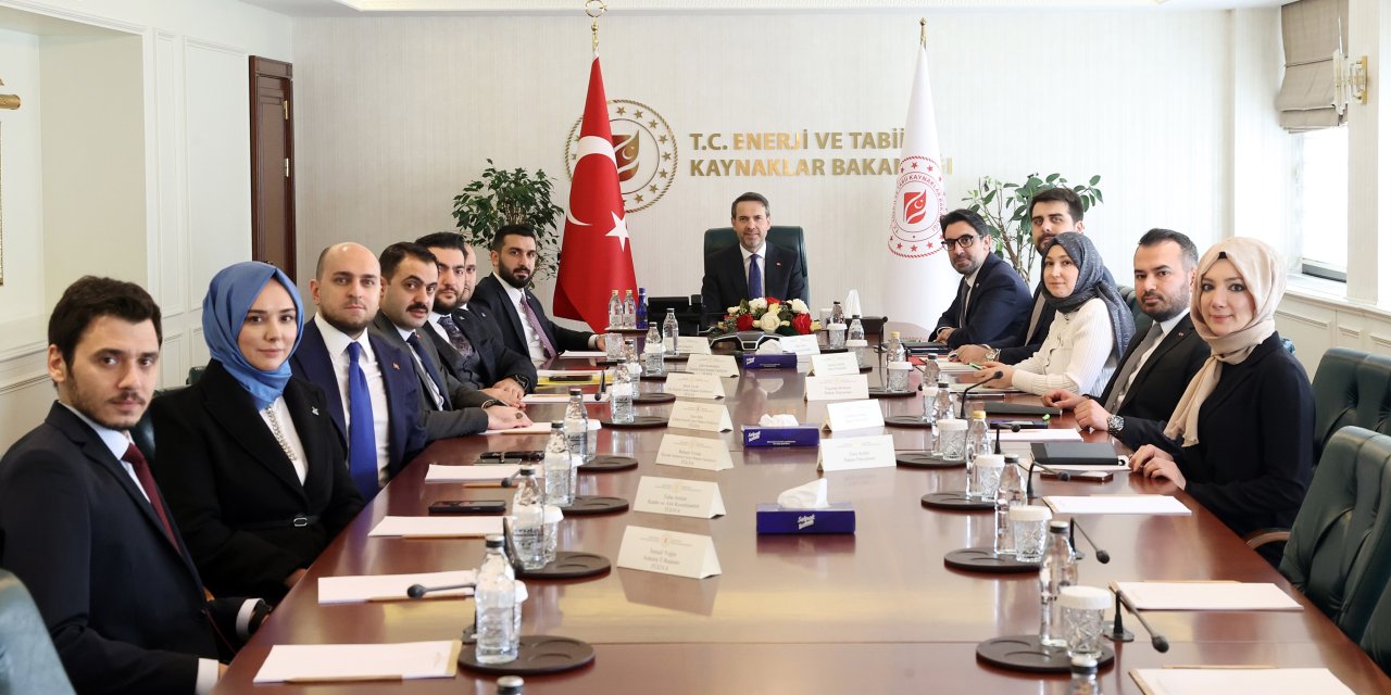 Bakan Bayraktar, Türkiye Gençlik Vakfı Başkanı Beşinci İle Bir Araya Geldi