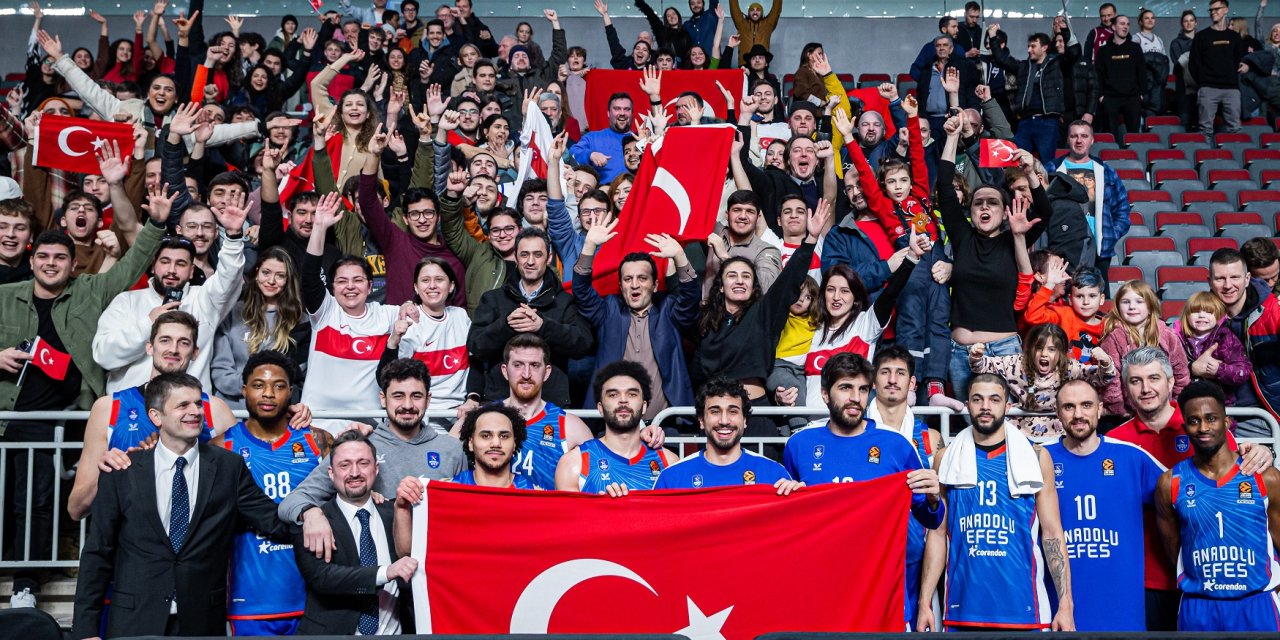 Anadolu Efes - Maccabi Playtika Tel Aviv: 105-91