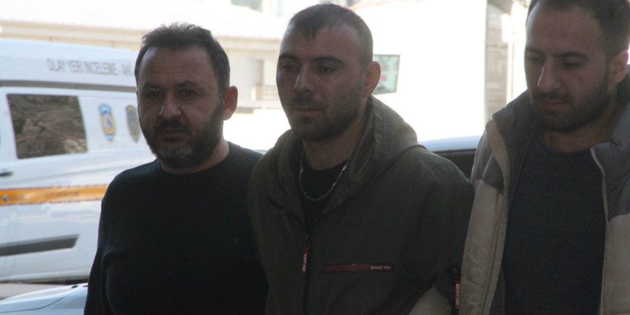 Çöp Yığınlarının Arasında Kaçak Göçmenleri Taşıyan Tır Sürücüsü Tutuklandı