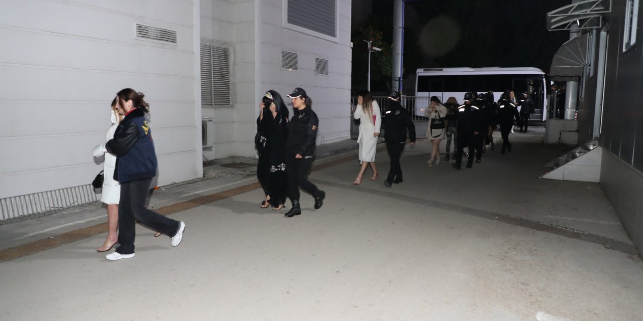 Mersin'de Şantaj Çetesine Operasyon: 10 Gözaltı