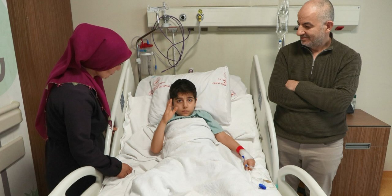 Kusma Şikayetiyle Hastaneye Götürülen 9 Yaşındaki Harun'un Bağırsağından 13 Mıknatıs Çıkarıldı