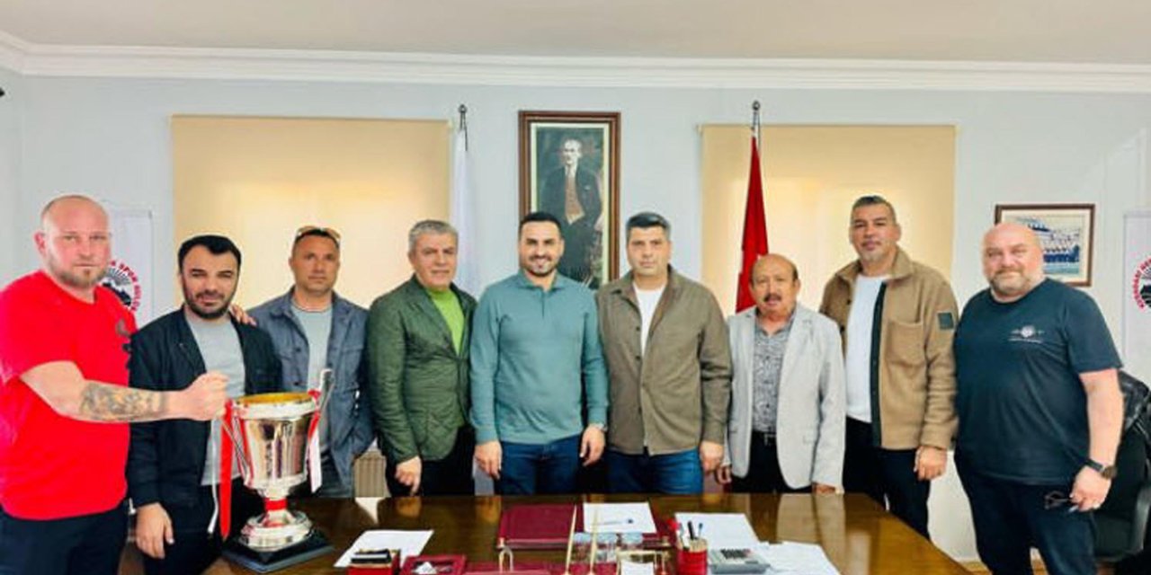 Kuşadasıspor'da Palaz İmzaladı