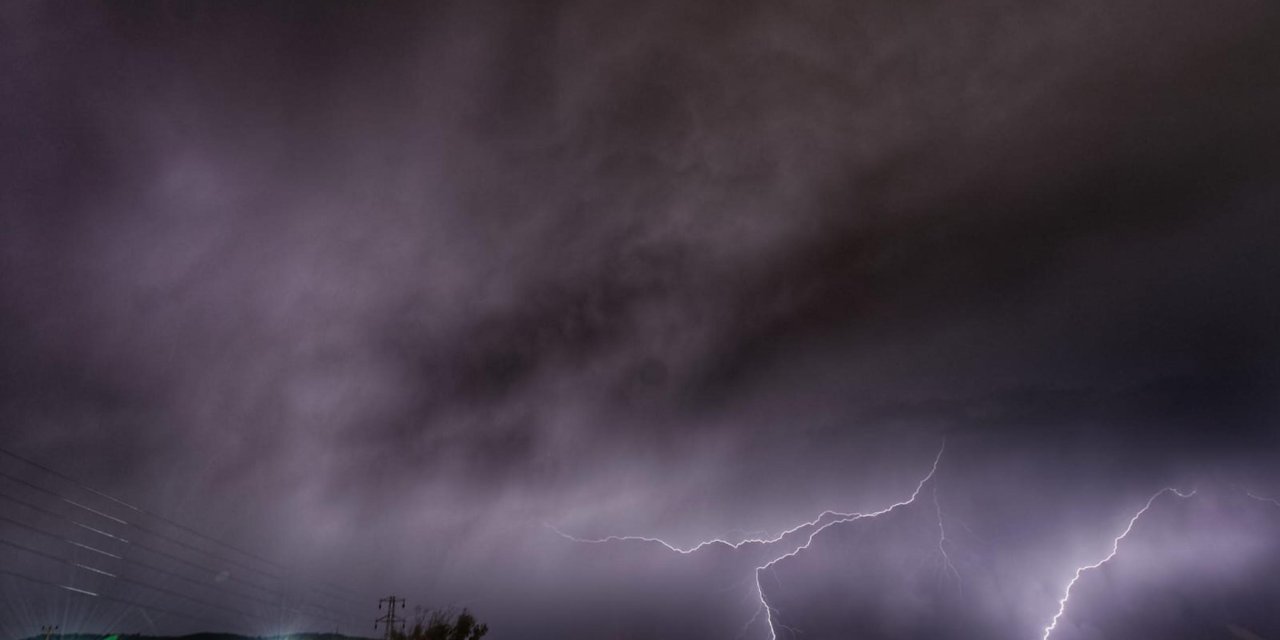 Bodrum'da Şimşek Ve Yıldırım; Milas'ta Dolu Etkili Oldu