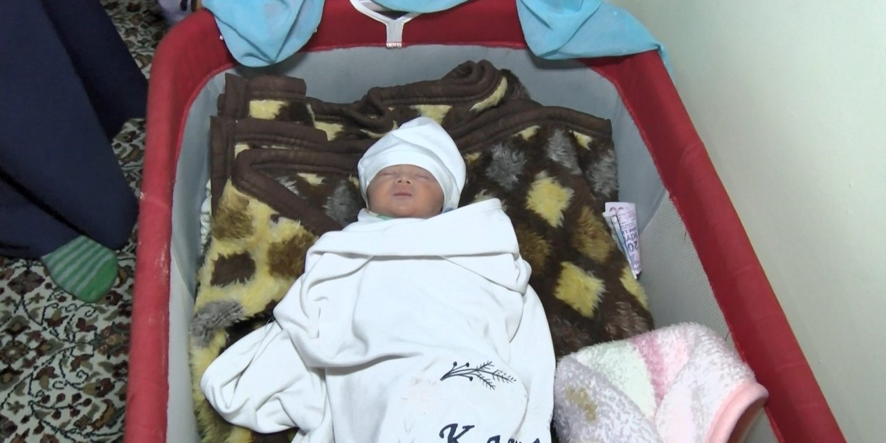 Bahçelievler'de Yolcu Minibüsünde Doğan Asmin Bebek 14 Gün Sonra Yuvasına Kavuştu