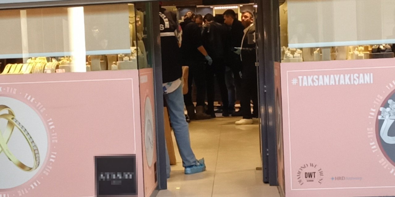 Çatıdaki Havalandırmadan Girdikleri Kuyumcu Dükkanını Soydular