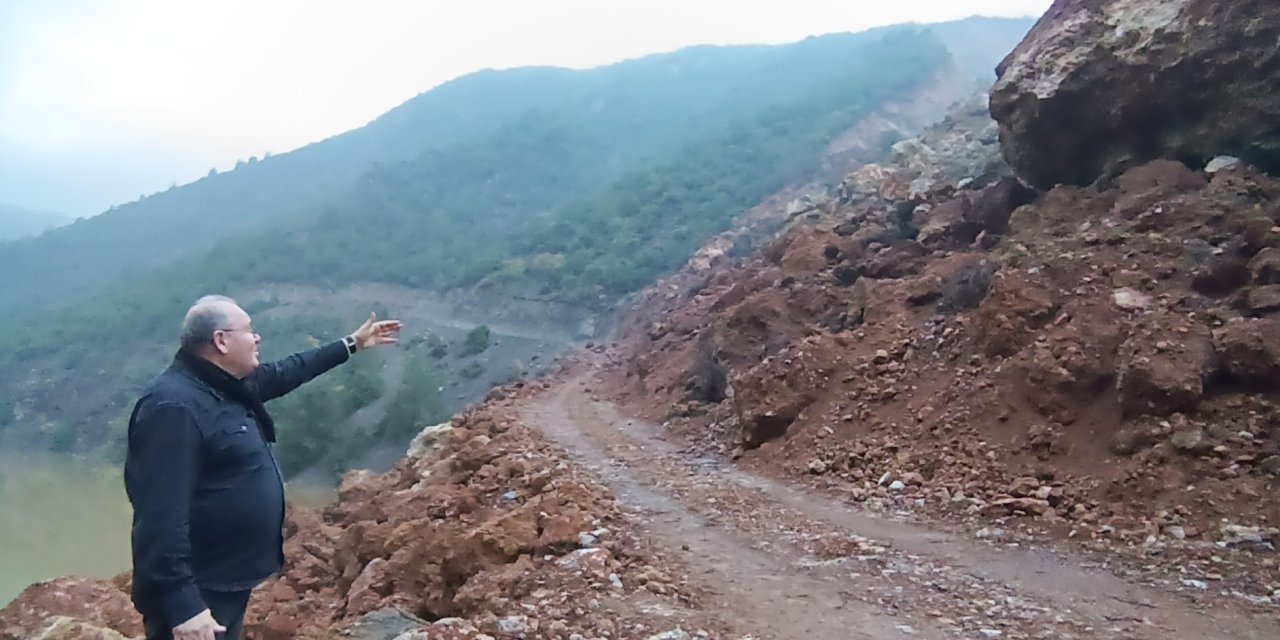 Deprem Sonrası Dağın Yıkılıp, Doğal Göl Oluşturduğu Bölgede İnceleme