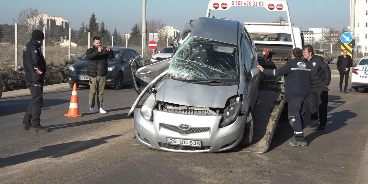 Eskişehir'de Öğretim Üyesi Ve Kızı, Trafik Kazasında Hayatını Kaybetti
