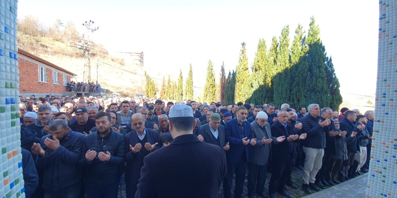 Ankara'da 4 Kişinin Öldüğü Kazada, 2 Arkadaş Bartın'da Toprağa Verildi