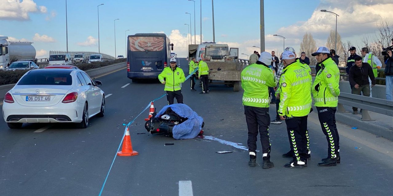 Ankara'da Traktöre Çarpan Motosikletin Sürücüsü Öldü
