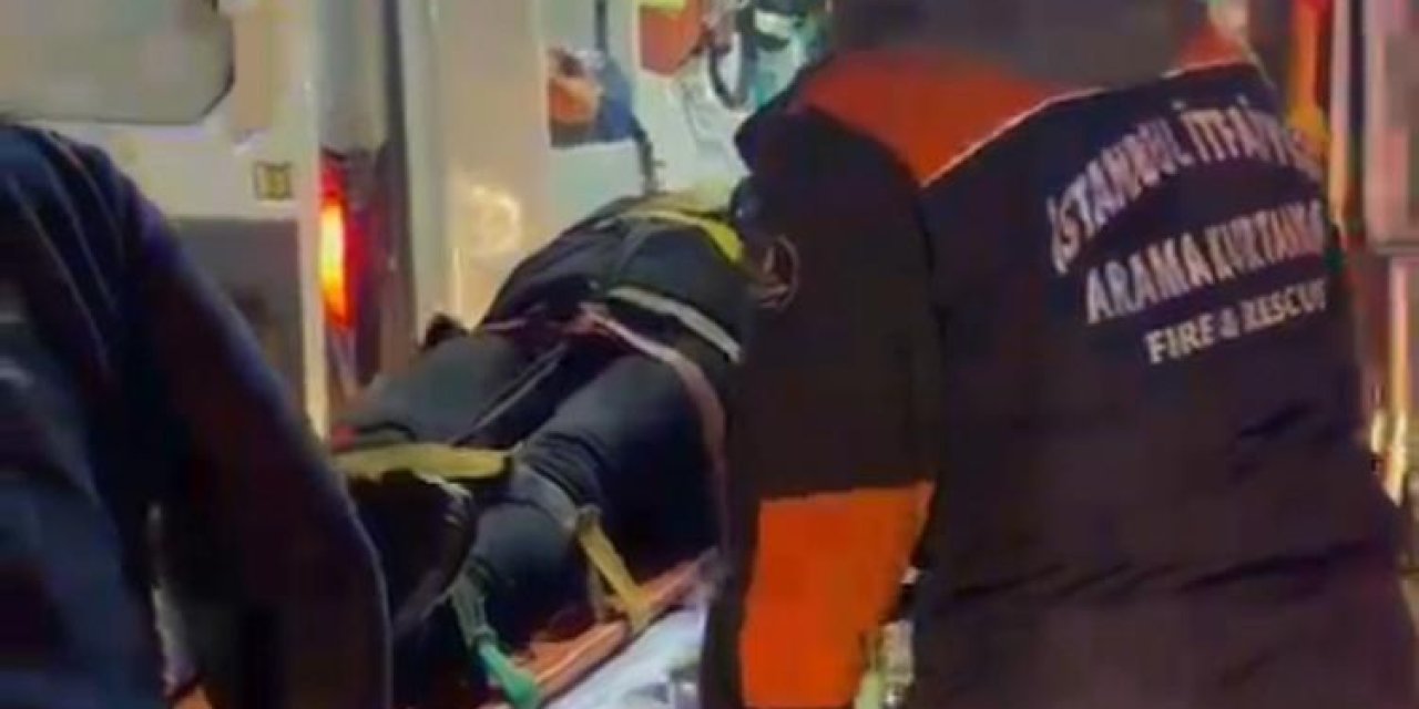 Avcılar'da Otomobil Park Halindeki İki Özel Halk Otobüsüne Çarptı