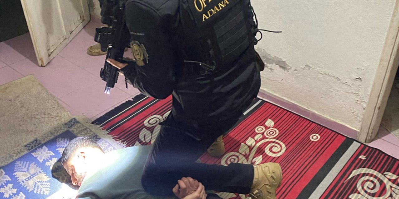 Köprüye Terör Örgütü Elebaşının Fotoğrafını Asan 2 Şüpheli Yakalandı