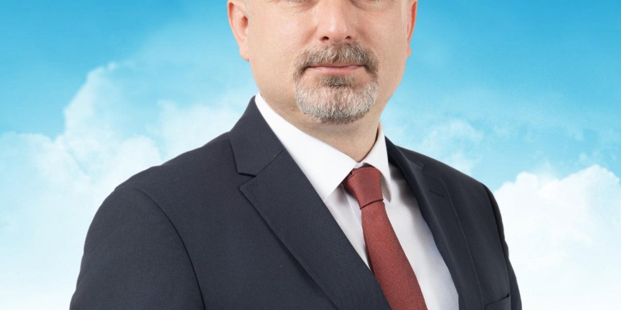 Hopa’da Partiler Farklı, Başkan Adaylarının İsimleri Aynı