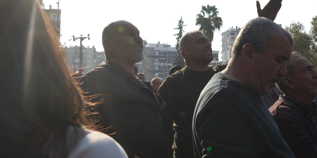 Memleketi Mersin'de Protesto Edilen Chp'li Başarır: Ak Parti Ve Sarayın Trollerini Atın Oradan