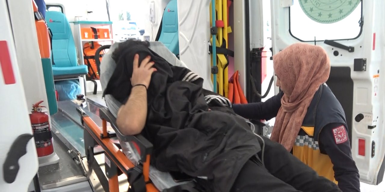 Yolda Yürüyen 2 Gence Afganistan Uyruklu 6 Kişiden Bıçak Ve Kemerli Saldırı: O Anlar Kamerada