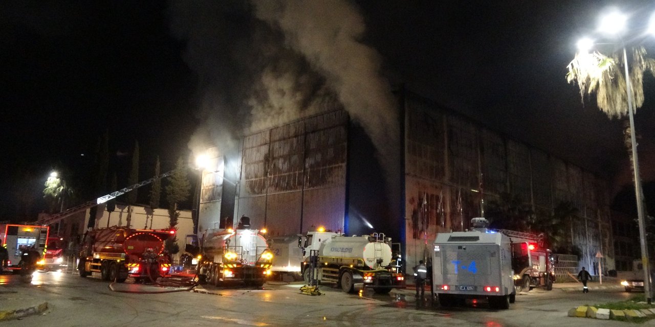 Antalya'da Tekne Ve Yat İmalathanesinde Çıkan Yangın Söndürüldü (2)