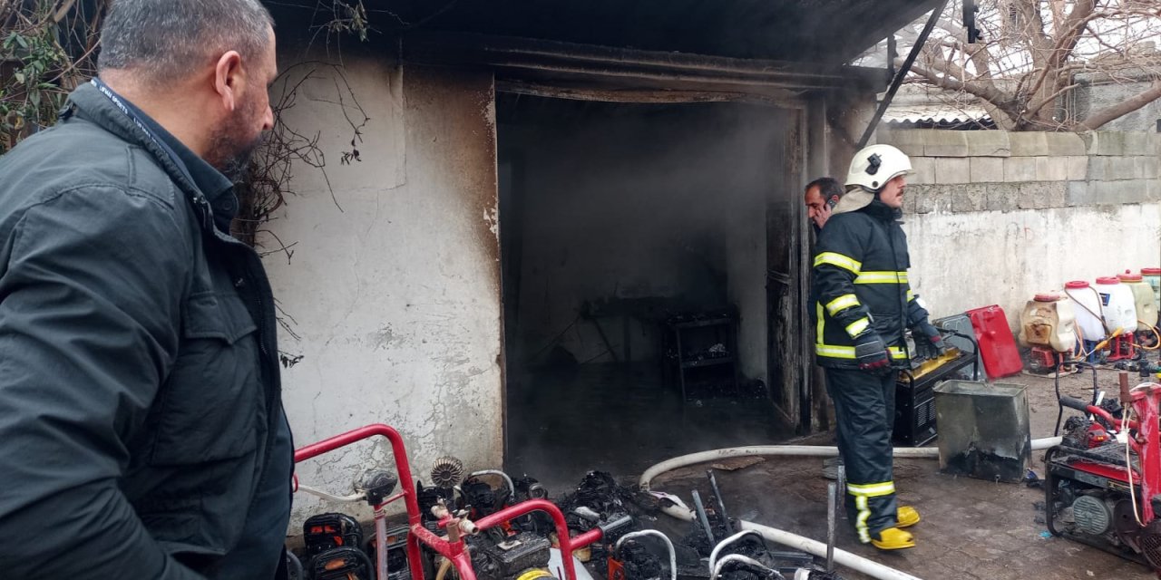 Sobaya Dökülen Benzin Nedeniyle Tamirhane Yandı; 2 Yaralı