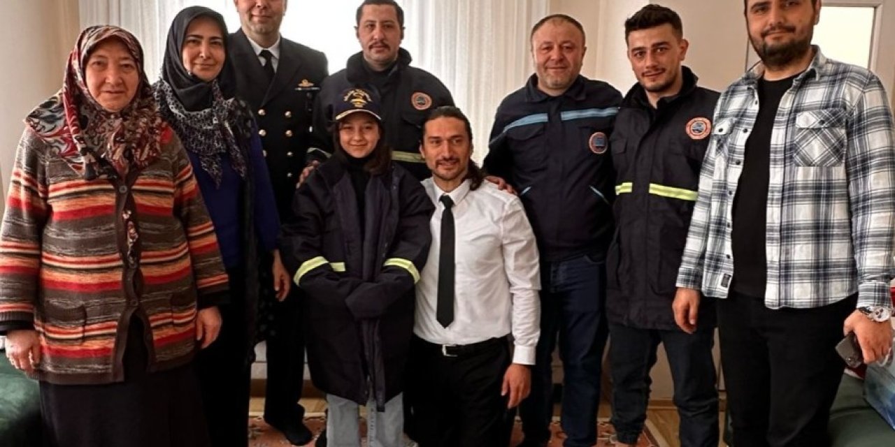 Gölcük Tersanesi Komutanlığı'ndan, Depremin 160'ıncı Saatinde Kurtardıkları Aysima'ya Ziyaret