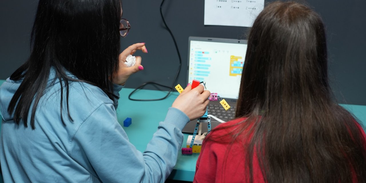 Hepsiburada, ‘Uluslararası Bilimde Kadın Ve Kız Çocukları Günü’nü Deprem Bölgesinde Kutladı