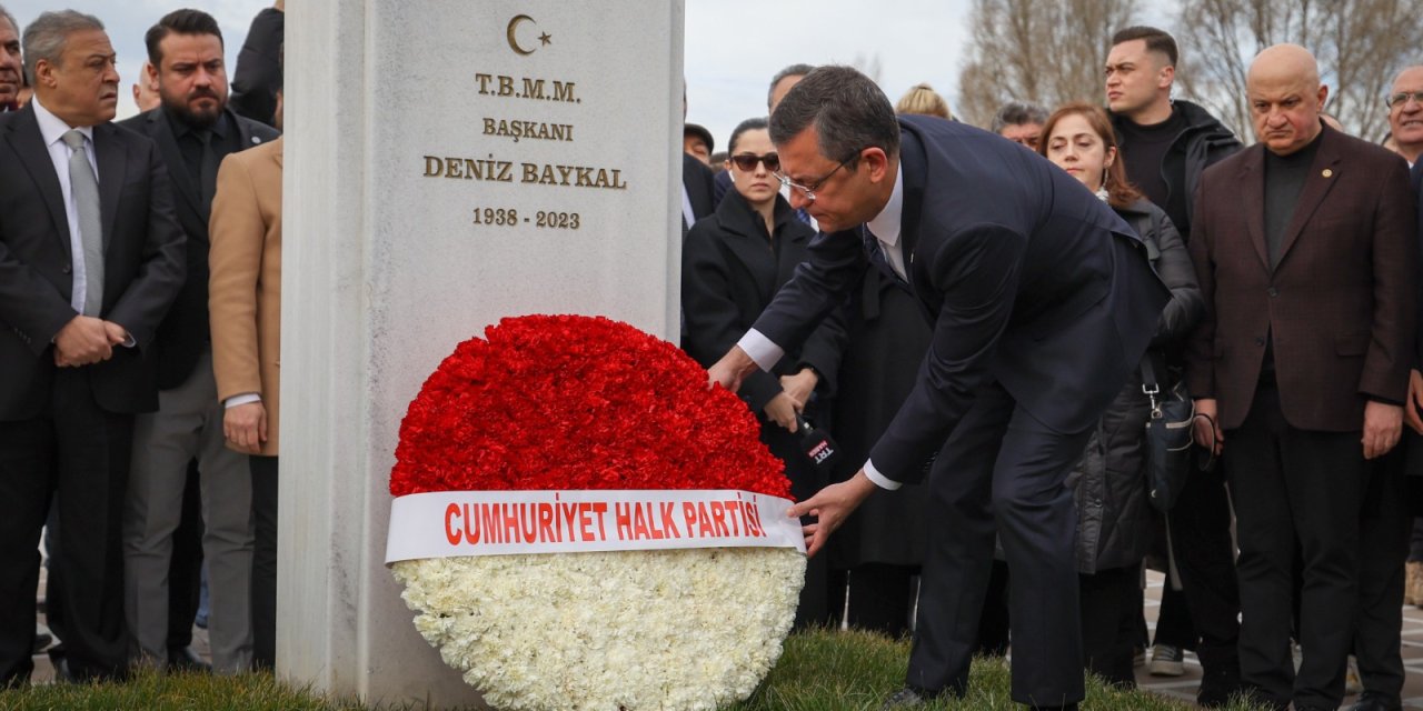 Deniz Baykal, 1'inci Ölüm Yıl Dönümünde Mezarı Başında Anıldı