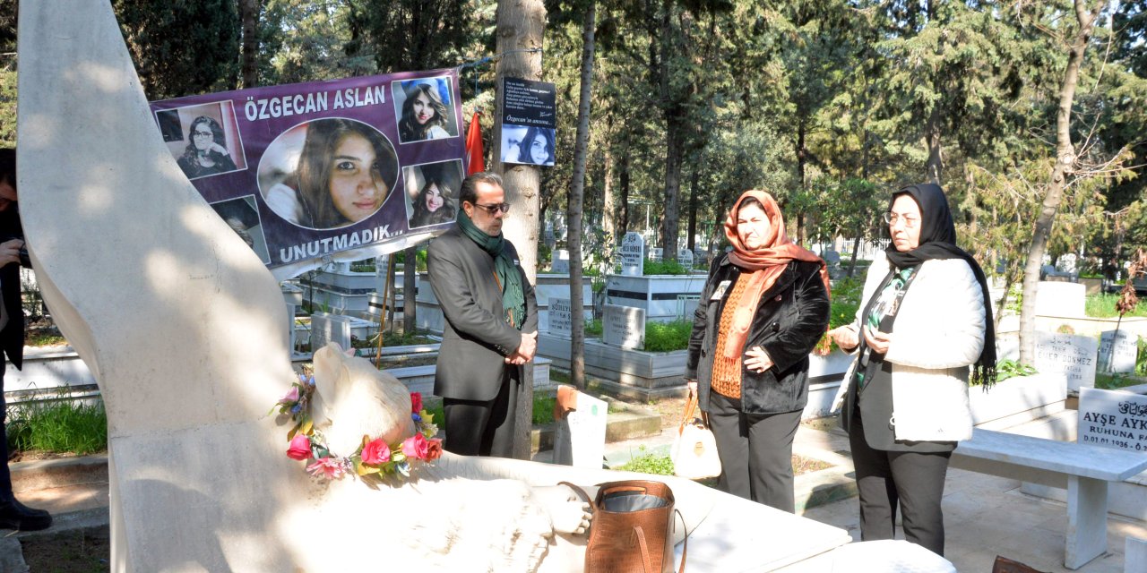 9 Yıl Önce Öldürülen Özgecan Aslan, Mezarı Başında Anıldı