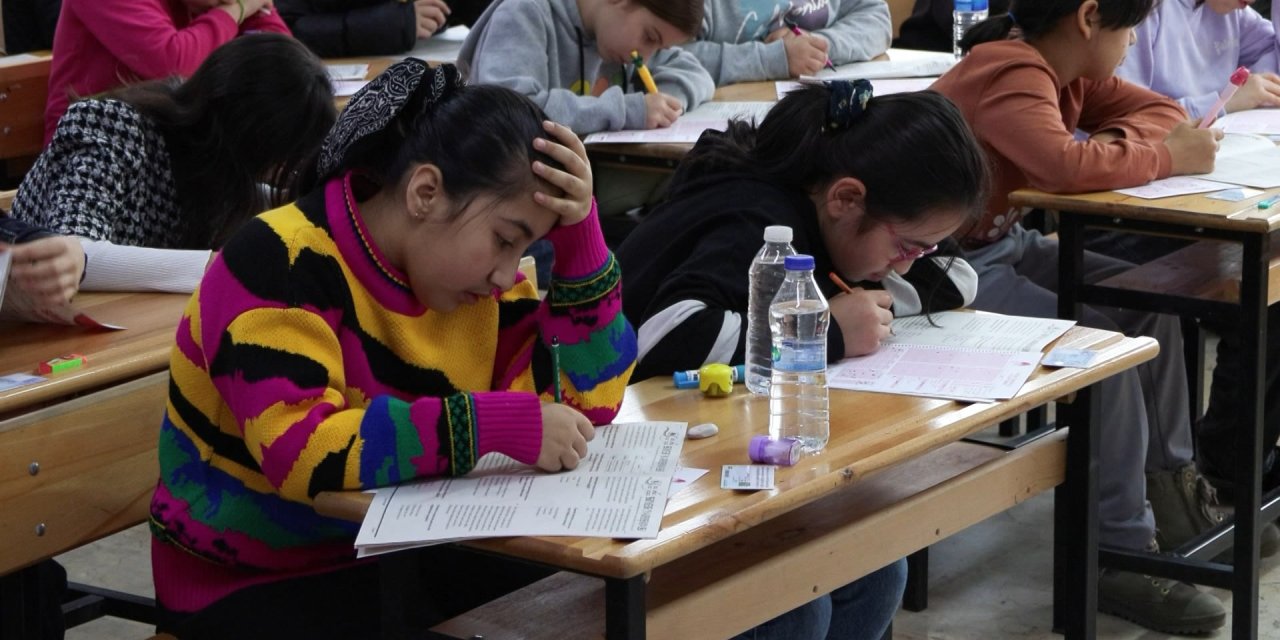 İstanbul'da 'o'nu Oku, O'nu Yaşa Siyer' Sınavına 27 Bin Kişi Katıldı