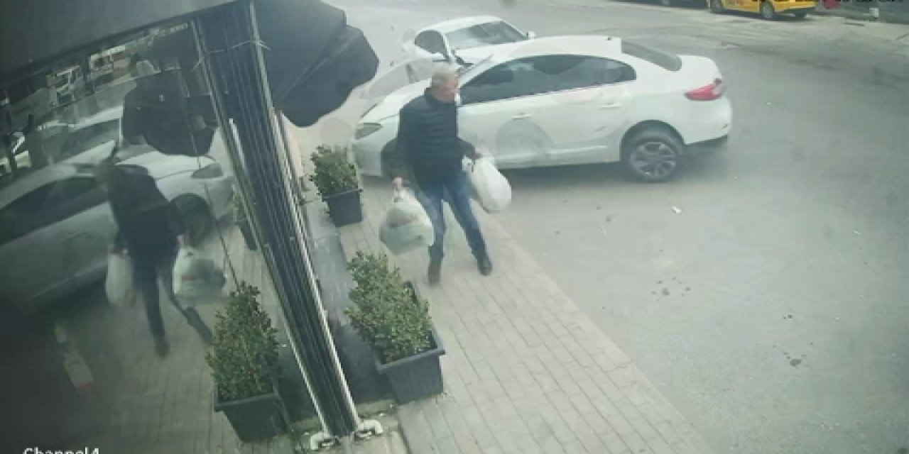Esenyurt'ta Kaza Anı Kamerada: Kaldırımda Yürüyen Yaya Son Anda Kurtuldu
