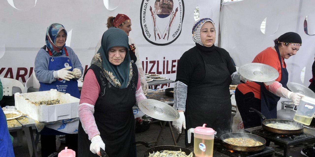 Bodrum'daki Festivalde Hamsi Kuyruğu; Horon Saatler Sürdü