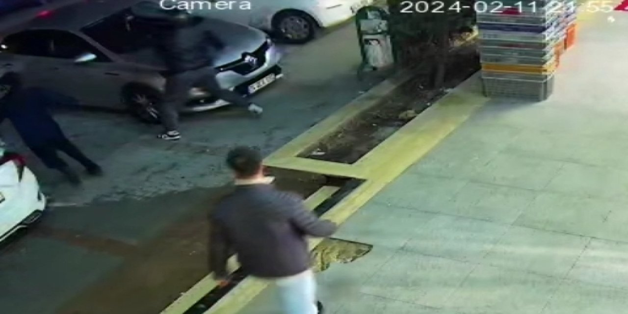 Avcılar'da 'Yan Baktın' Tartışmasında Silahlar Kullanıldı; O Anlar Kamerada