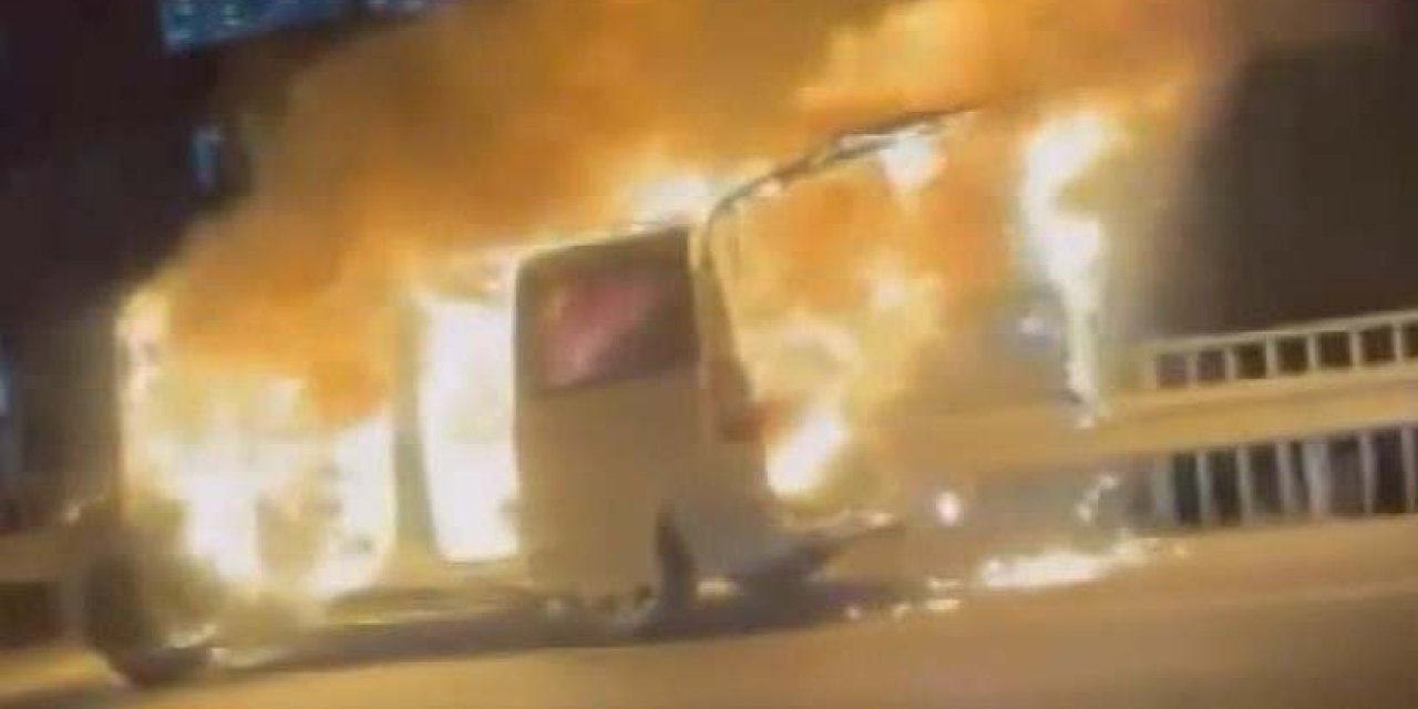 Şişli D-100 Karayolu'nda Hafif Ticari Araç Alev Alev Yandı