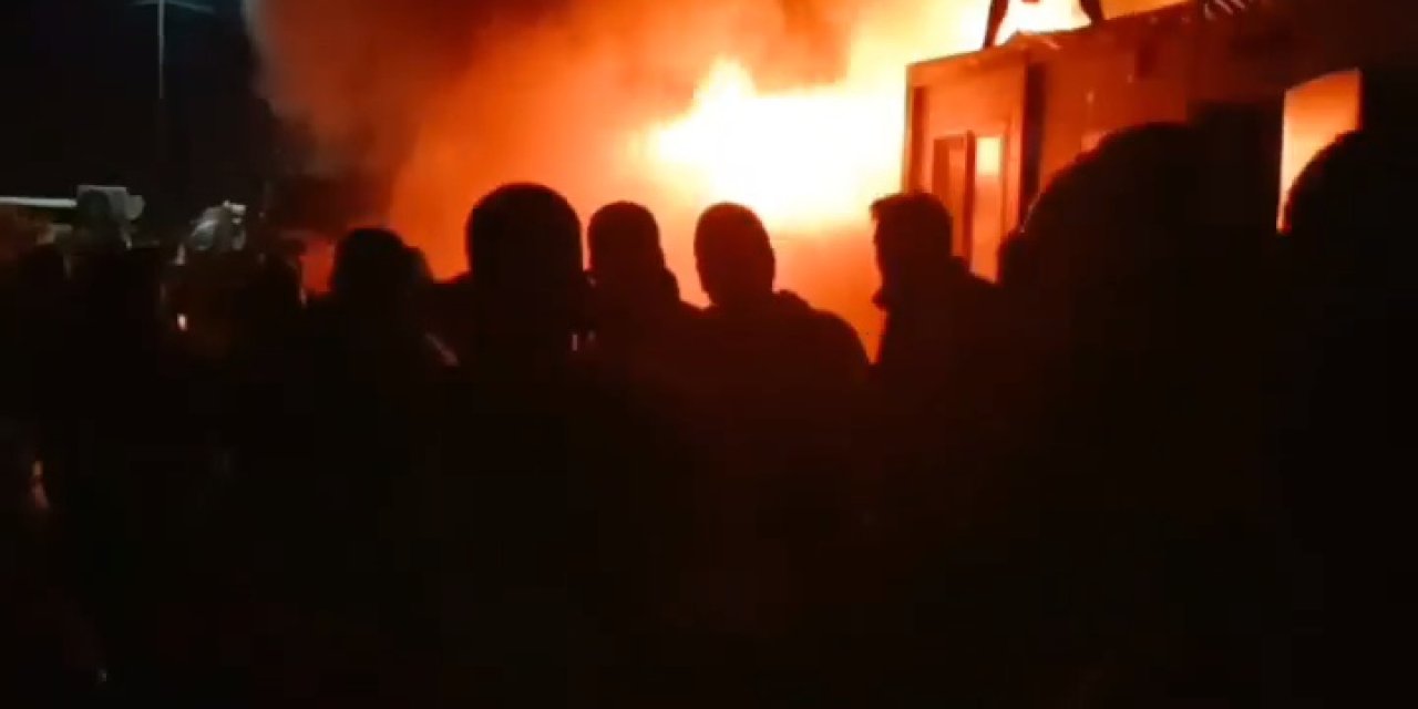 Hatay'da Konteyner Kentte Korkutan Yangın