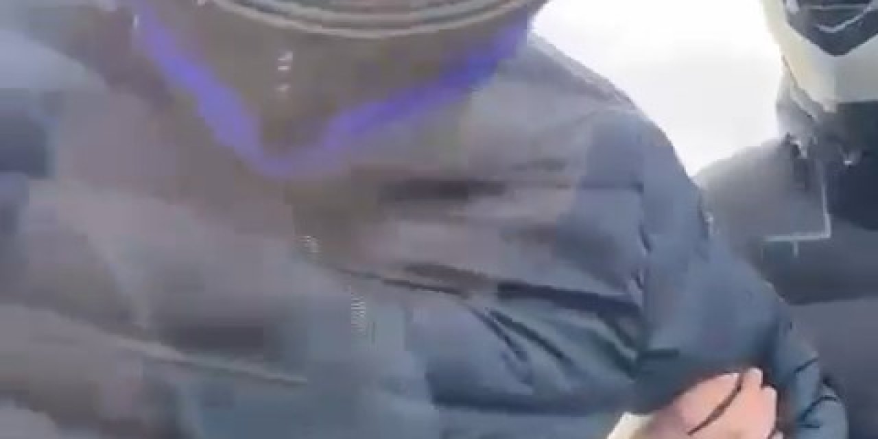 Maltepe'de Motosikletli, Önünü Kestiği Otomobili Yumrukladı