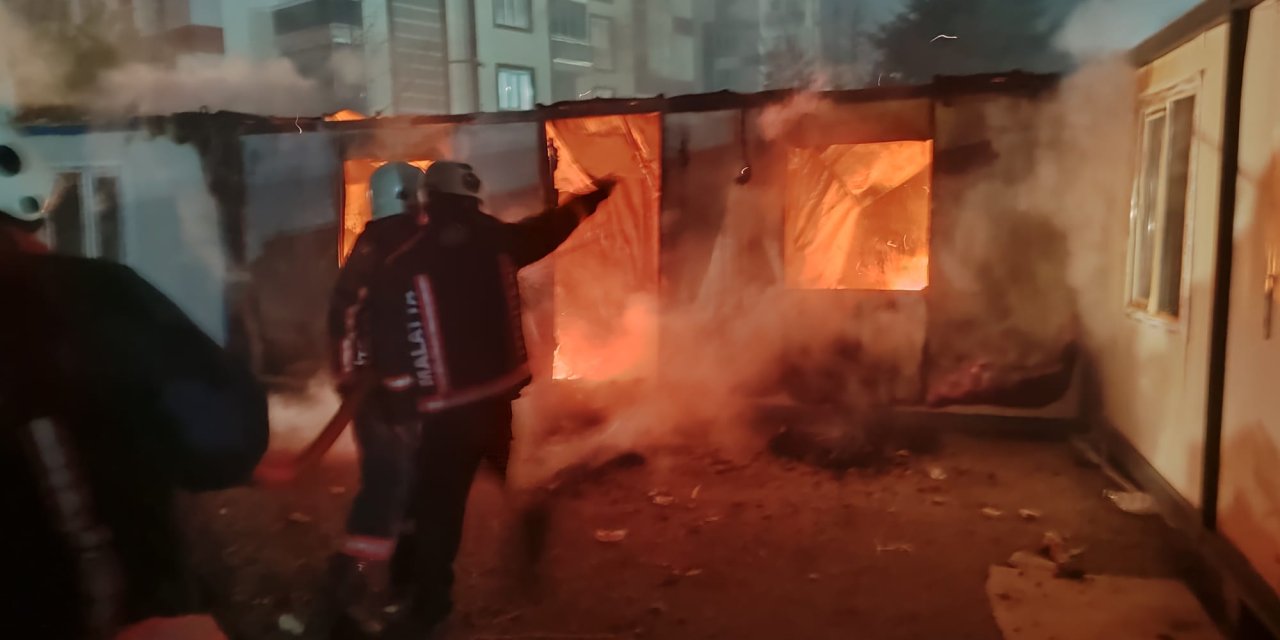 Malatya'da İnşaattaki Konteynerde Yangın