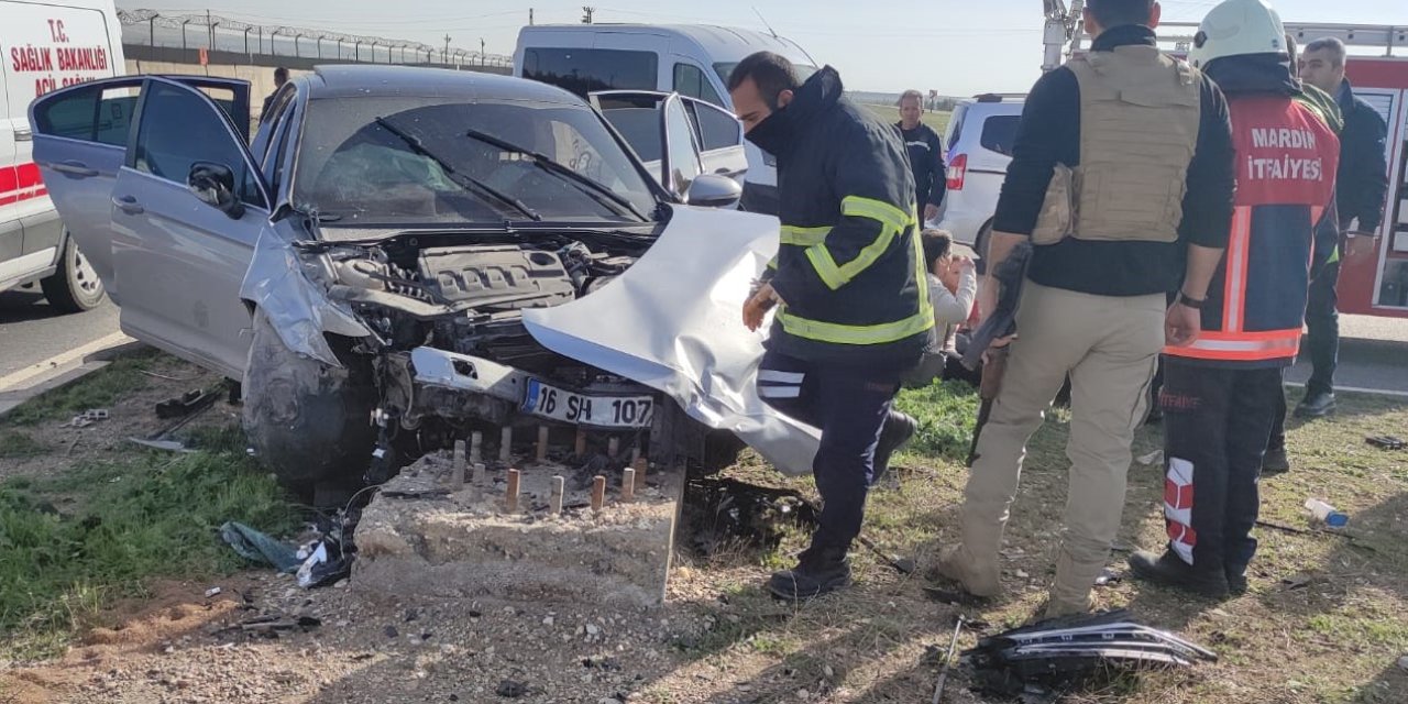 Otomobille Hafif Ticari Araç Çarpıştı: 1'i Bebek, 6 Yaralı