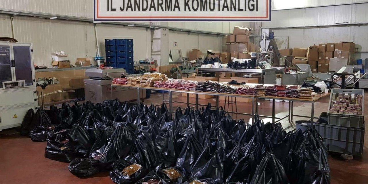 Tekirdağ'da 3,5 Ton Bandrolsüz Nargile Tütünü Ele Geçirildi