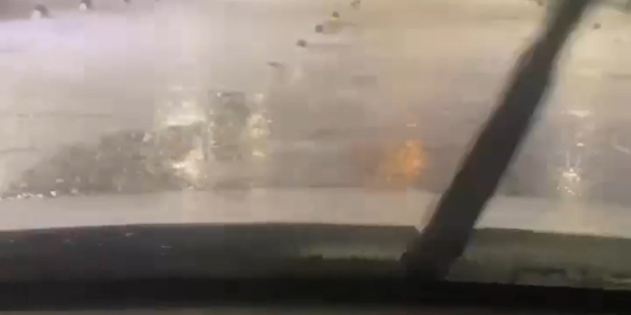 Çeşme Dolu Yağışı İle Beyaza Büründü