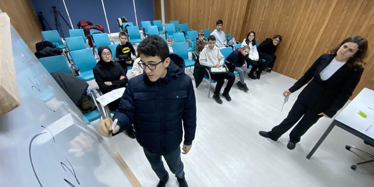 Edirne'de Lisans Mezunu Gönüllü Polislerden, Çocuklara Eğitim Desteği