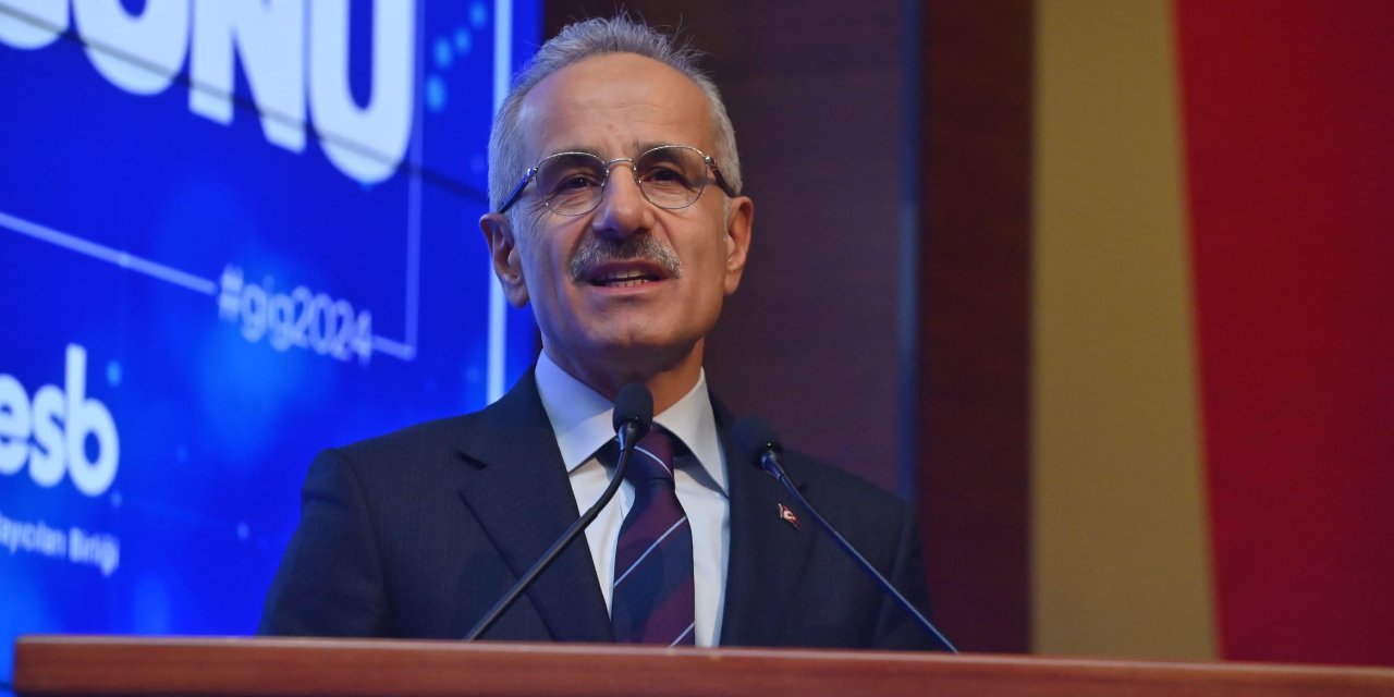 Bakan Uraloğlu: Ülkemizde Sosyal Medya Kullanım Süresi Yaklaşık 3 Saat