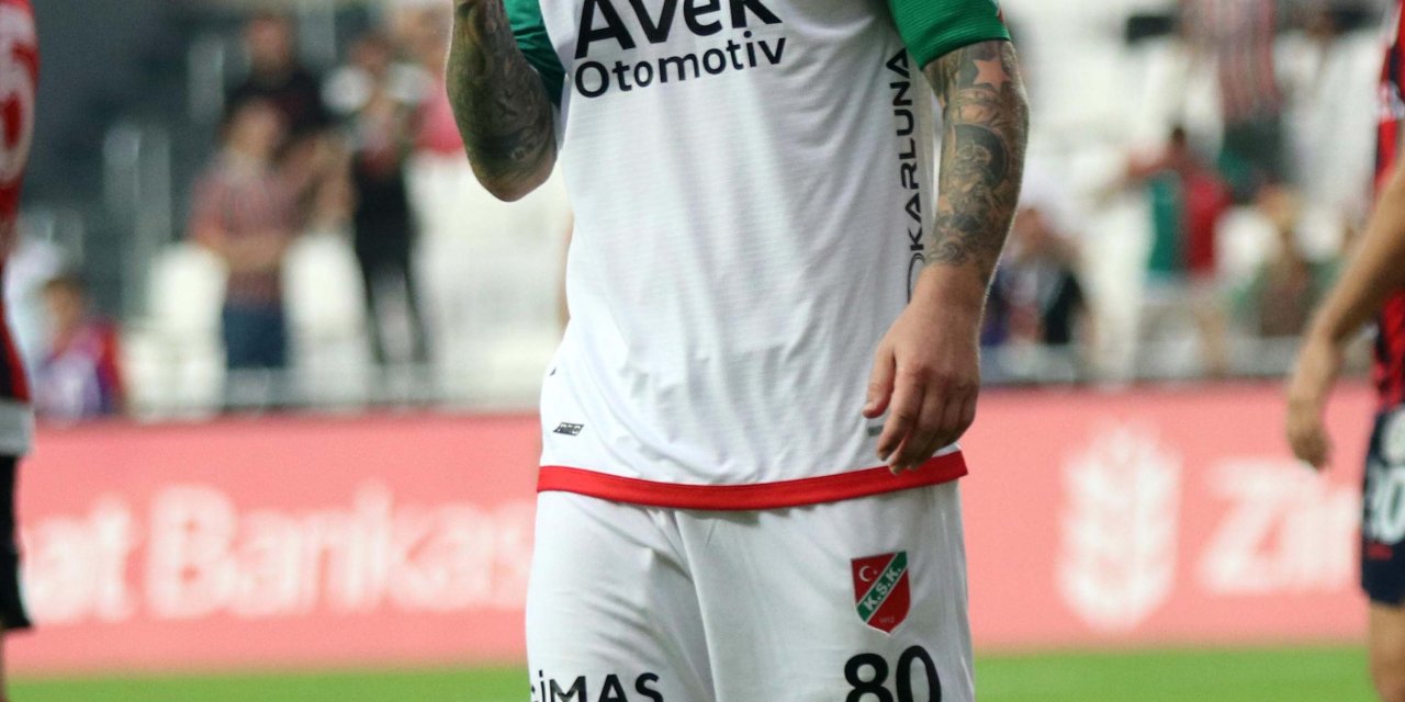 Karşıyaka'da Adem Elde Kaldı