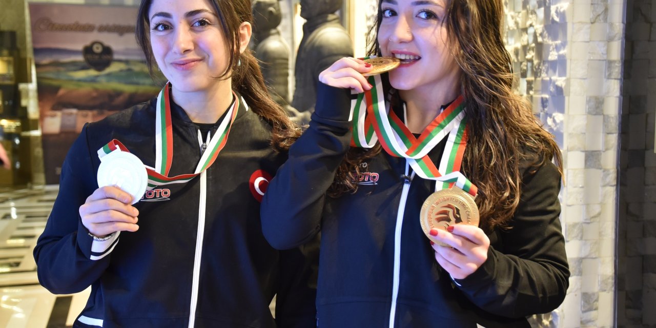 Cansu Bektaş Ve Gamze Altun: İstiklal Marşımızı Sofya’da Dinlettiğimiz İçin Ülkemiz Adına Gururlu Ve Mutluyuz