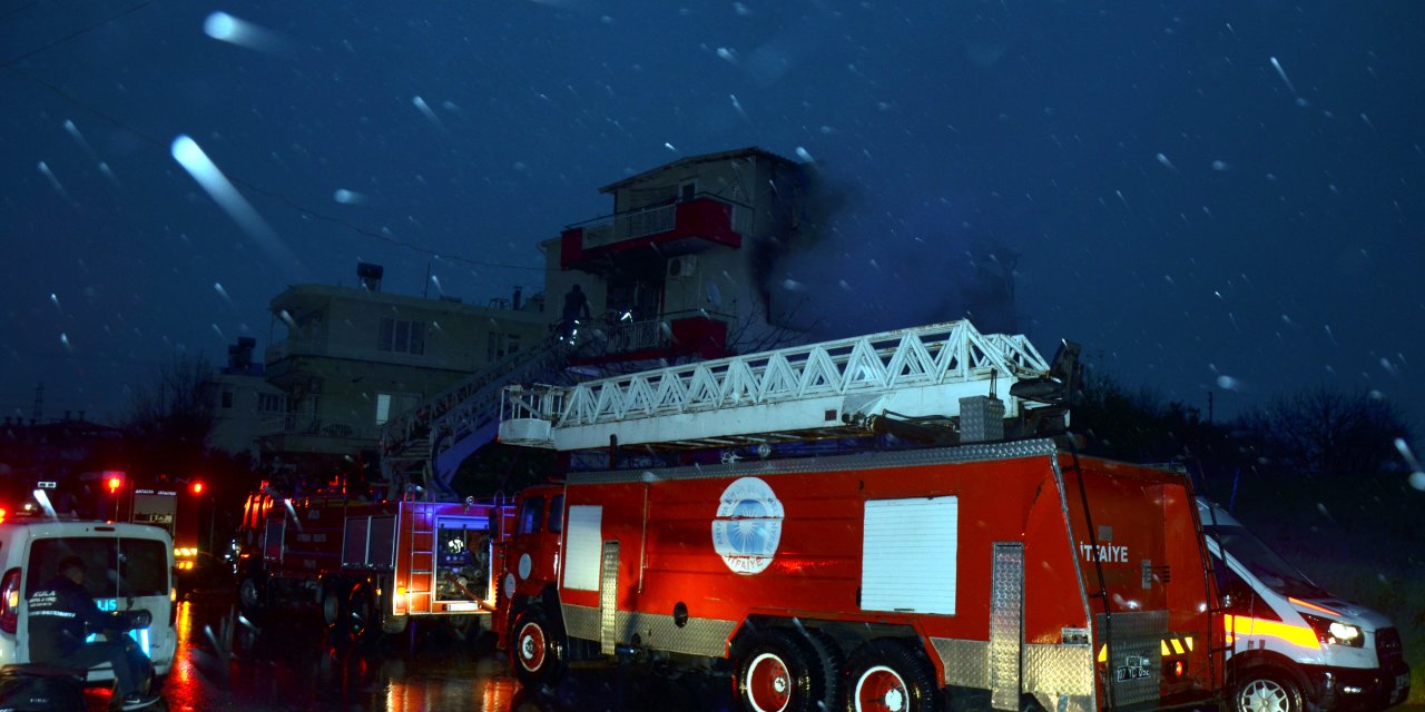 Yangın Çıkan Evde Mahsur Kalan Koca Öldü, Eşi Kurtuldu