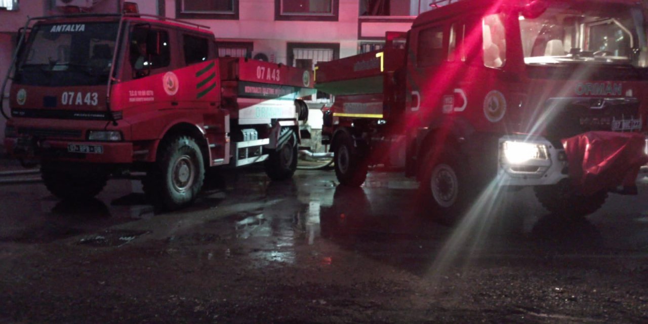 Antalya'yı Sağanak Vurdu; 5 İlçede Okullar Tatil (10)